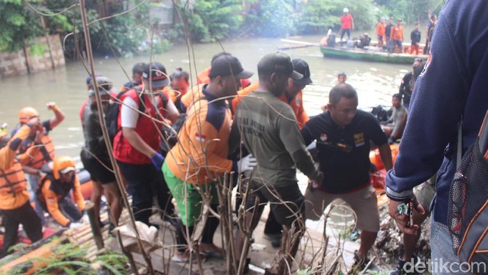 Tiga Siswa SMP Hilang Terseret Arus Sungai Semua Ditemukan