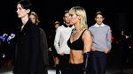 Suprise! Miley Cyrus Jadi Model di New York Fashion Week