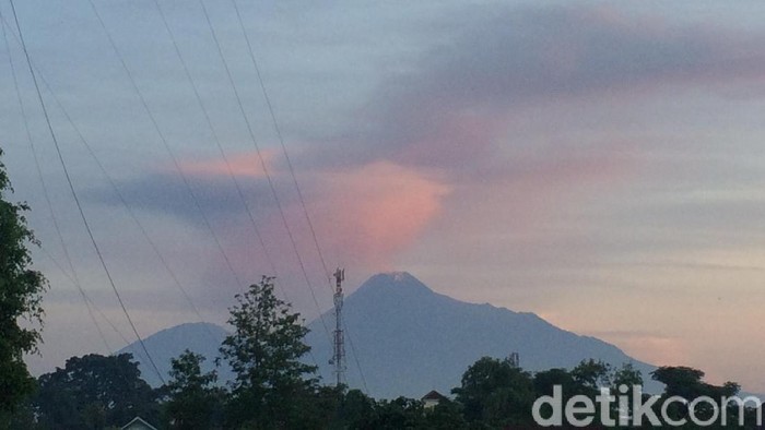 Penampakan Erupsi Merapi dari Sleman, 13/2/2020