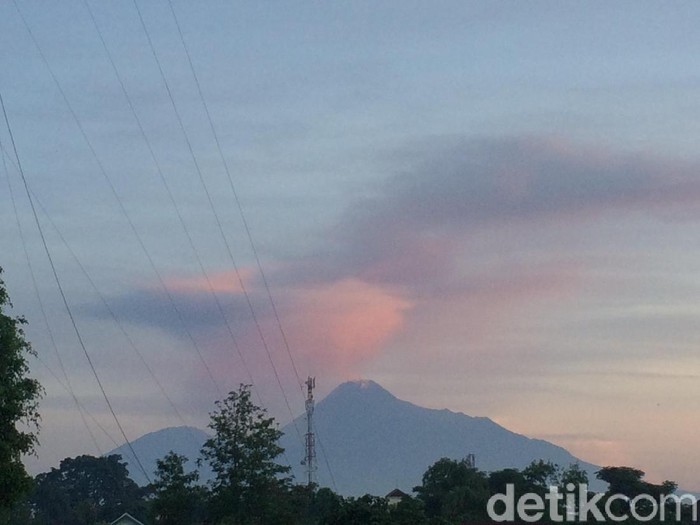 Penampakan Erupsi Merapi dari Sleman, 13/2/2020