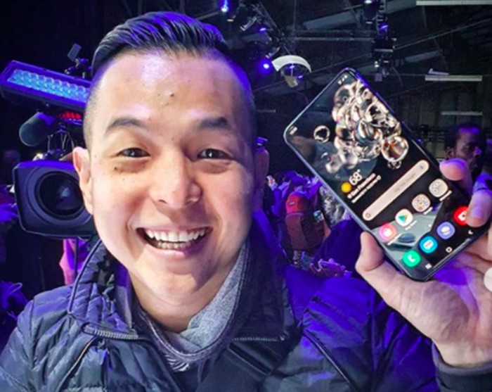 Ernest Prakasa dan Samsung Galaxy S20 Ultra Ernest Prakasa dan Samsung Galaxy S20 Ultra