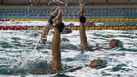 Para atlet renang putri itu berlatih di kolam renang prestasi yang berada di kompleks GOR Pajajaran, Bandung, Jawa Barat, Kamis (13/2/2020).