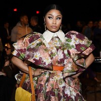 Marc Jacobs jadi desainer penutup di rangkaian New York Fashion Week Fall 2020. Nicki Minaj menjadi salah satu selebriti yang hadir di show desainer hits tersebut. Foto: Jamie McCarthy/Getty Images