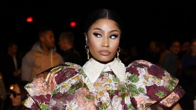 Foto: Gaya Nicki Minaj Pakai Gaun Rp 130 Juta di Fashion Show Marc Jacobs