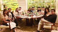 My Late Birthday Dinner 🎂🎉🥳, tulis Abash di keterangan foto. Perayaan ulang tahunnya meriah karena diisi agenda makan malam bersama teman-teman dekat. Foto: Instagram @lucintaluna/@ashgreyz