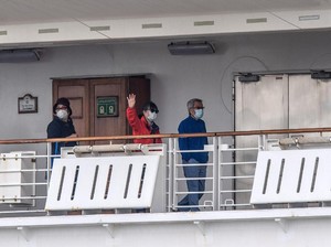 Pabrik TV Sharp Banting Setir Bikin Masker Buat Pasien Corona