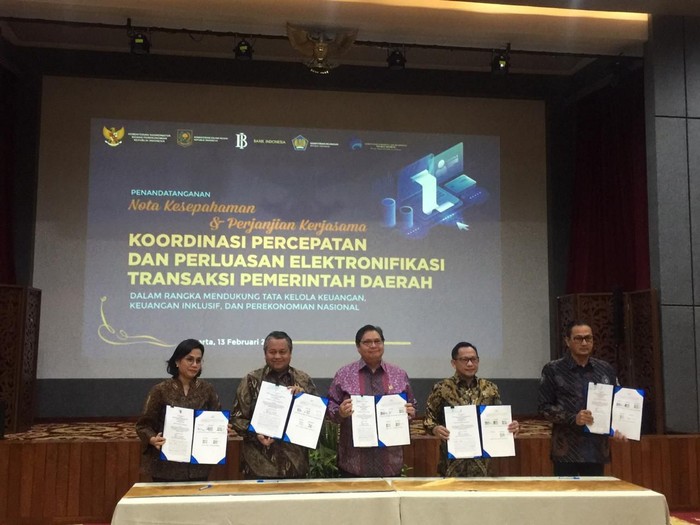Penandatanganan nota kesepahaman dan perjanjian kerja sama koordinasi percepatan dan perluasan elektronifikasi transaksi pemerintah daerah.