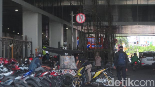 Parkir liar di Kota Makassar