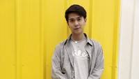 Ternyata Iqbaal memilih karakter Nandan, ketua kelas yang juga jatuh hati pada Milea.