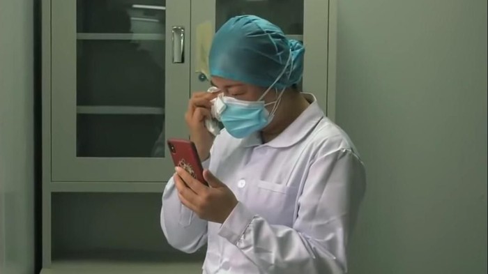 Perawat pasien virus corona di Wuhan Perawat pasien virus corona di Wuhan