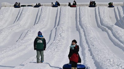 Potret Patung-Patung Salju Raksasa di Festival Sapporo