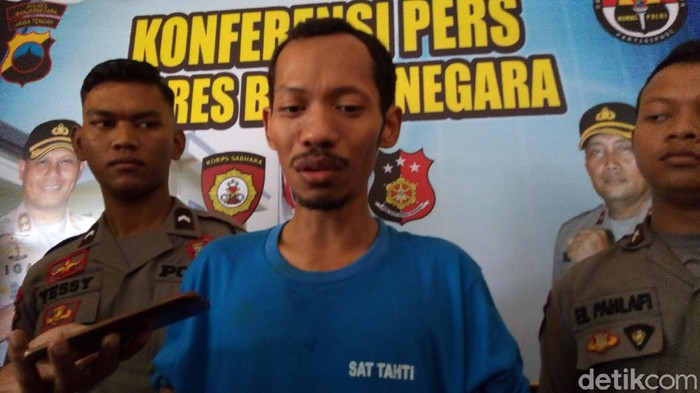 Polisi menangkap pelaku pembunuhan dan kekerasan seksual terhadap bocah SD di Banjarnegara, Jawa Tengah. Begini tampang pelaku bernama Kirah (34) alias Bolot.