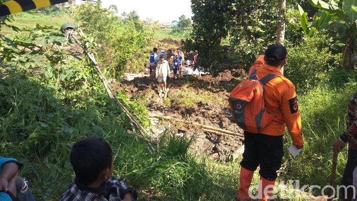 Longsor di Bandung Barat timbun 10 rumah warga