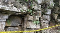 Para peneliti menduga batuan itu berasal dari Gunung Sawal. Zaman dahulu Gunung Sawal, yang lokasinya tak jauh dari lokasi batu susun, mungkin sebuah gunung berapi. (Dadang Hermansyah/detikcom)