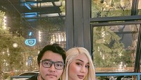 Ia diamankan polisi bersama Abash yang disebut-sebut my future husband oleh Lucinta. Hasil pemeriksaan menunjukkan Abash negatif dari konsumsi narkoba. Foto: Instagram @lucintaluna/@ashgreyz