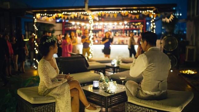 5 Kafe Rooftop Ini Tawarkan Pemandangan Cantik Plus Makanan Enak