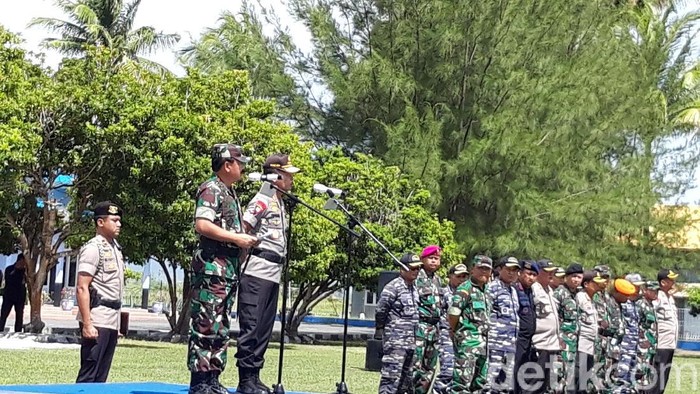 Panglima TNI Marsekal Hadi Tjahjanto dan Kapolri Jenderal Idham Azis