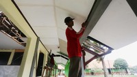 Dinding bangunan juga dicat ulang.