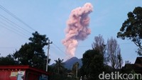 BPPTKG mengungkap erupsi terjadi pada pukul 05.16 WIB dengan durasi 150 detik.