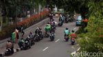 Priiitt... Polisi Tilang Pemotor Nakal di Kalibata