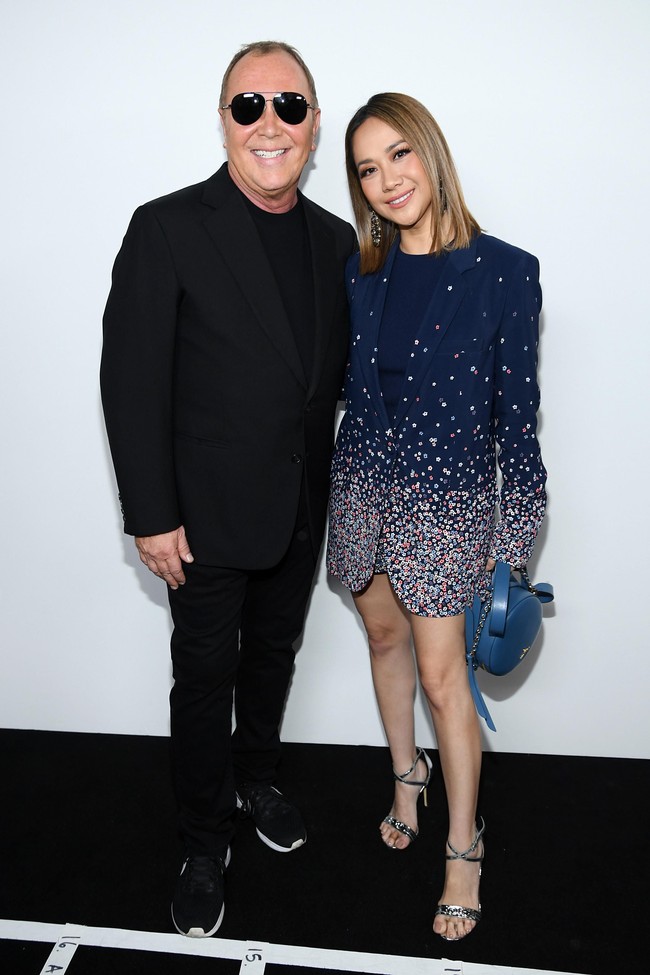 Bunga Citra Lestari menjadi bagian dari ingar-bingar perhelatan New York Fashion Week Fall 2020. Ia eksis di fashion shom Michael Kors yang berlangsung di sebuah gedung bekas markas American Stock Exchange di New York City, AS, Rabu (13/2/2020). (Foto: Jamie McCarthy/Getty Images for Michael Kors)