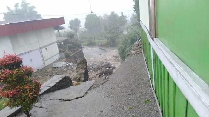 Longsor di Solok Sumbar
