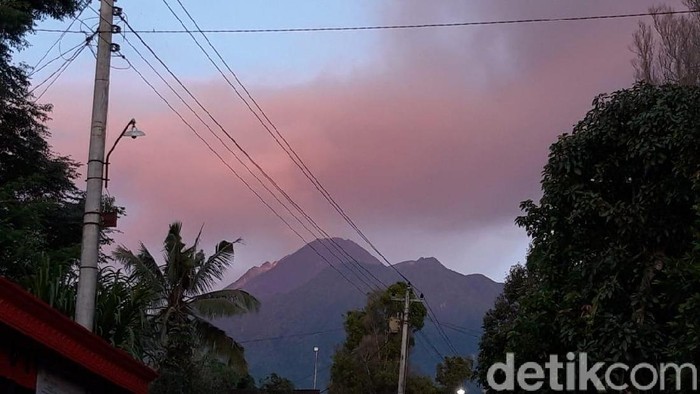 Gunung Merapi erupsi, Kamis (13/2/2020).