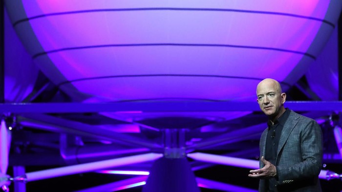 WASHINGTON, DC - MAY 09: Jeff Bezos, owner of Blue Origin, introduces a new lunar landing module called Blue Moon during an event at the Washington Convention Center, May 9, 2019 in Washington, DC. Bezos said the module will be used to land humans the moon once again.
 (Photo by Mark Wilson/Getty Images)