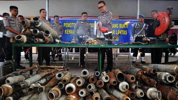 Knalpot Brong Berakhir di Mesin Potong