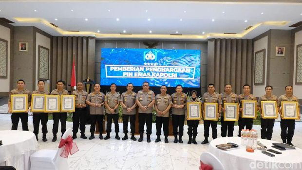 Kapolda Jatim dan kapolres di wilayahnya/