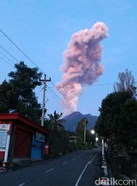 penampakan saat gunung merapi meletus