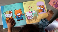 Tak jarang anak-anak itu datang ke taman baca untuk membaca berbagai macam buku seusai pulang sekolah.