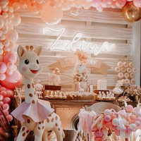 Berdasarkan keterangan Little Thoughts Planner diketahui Raisa memilih tema Sophie the Giraffe untuk ulang tahun Zalina. Apa itu Sophie the Giraffe? Bagi mereka yang sudah menjadi orangtua, khususnya para ibu, Sophie the Giraffe pastinya bukan lagi hal asing. Sophie the Giraffe merupakan mainan teether yang disukai anak-anak. Sophie the Giraffe yang sudah ada sejak 1961 ini sudah menjadi favorit anak-anak di seluruh dunia, termasuk anak para artis dunia. Foto: Instagram @littlethoughtsplanner, Instagram @olaharika
