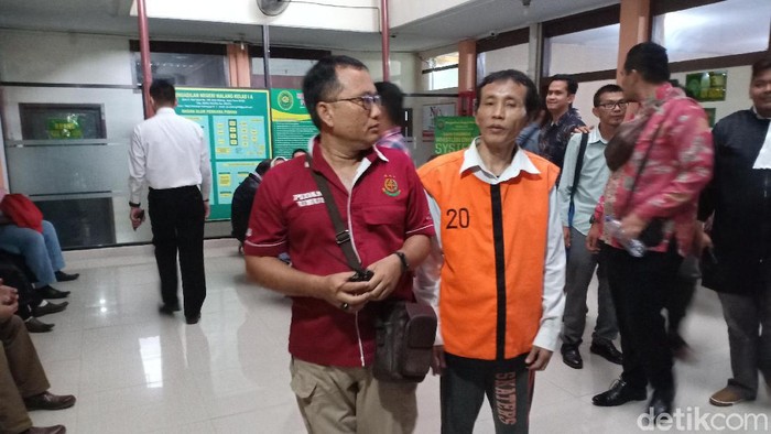 Jaksa menuntut Sugeng Santoso dengan penjara seumur hidup. Ia merupakan terdakwa kasus pembunuhan dan mutilasi di Malang.