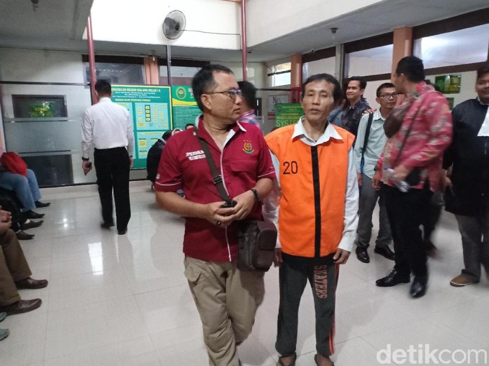 Jaksa menuntut Sugeng Santoso dengan penjara seumur hidup. Ia merupakan terdakwa kasus pembunuhan dan mutilasi di Malang.