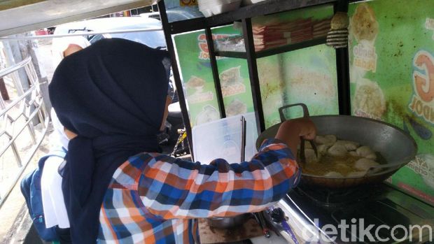 Sedap Gaes! Cireng Endol Surendol Khas Ciamis