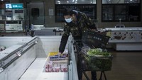 Komisi kesehatan Hubei melaporkan seperti dilansir CGTN, bahwa di provinsi tersebut tercatat 242 kematian pasien virus corona hanya dalam satu hari, yakni pada Rabu (12/2). Ini merupakan angka penghitungan terbesar dalam sehari sejak wabah ini muncul. Getty Images/Stringer.