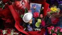 Pedagang di kawasan Alabang, Manila, Filipina, punya cara unik untuk memasarkan buket bunga menjelang hari kasih sayang. Buket bunga yang dijual pedagang kawasan itu terbilang unik karena disebut dapat menangkal penyebaran virus corona.