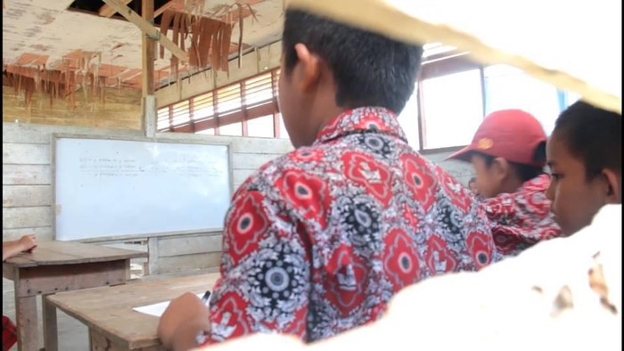 Bangunan SDN di Mamuju, Sulbar, rusak.