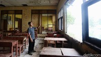 Saat ini perbaikan belum dilakukan di semua ruang kelas yang rusak.