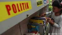 Siapa sangka, Taman baca itu diinisiasi oleh ketua RT setempat.