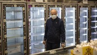 Wabah virus corona masih menjadi momok menakutkan bagi warga di berbagai negara di dunia. Jumlah korban jiwa akibat keganasan virus corona di China melonjak drastis. Sejauh ini korban jiwa telah bertambah menjadi 1.361 di China, sehingga ditambah satu korban jiwa di Hong Kong dan satu korban jiwa di Filipina maka total korban jiwa secara global mencapai 1.363 orang. Getty Images/Stringer.