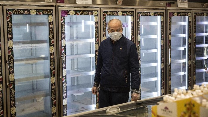 Jumlah Korban Tewas Akibat Virus Corona Jadi 1.363 Orang Jumlah korban jiwa akibat virus corona di China melonjak drastis. Hingga kini diketahui 1.363 orang tewas akibat wabah virus corona secara global.