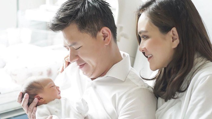 Shandy Aulia Melahirkan