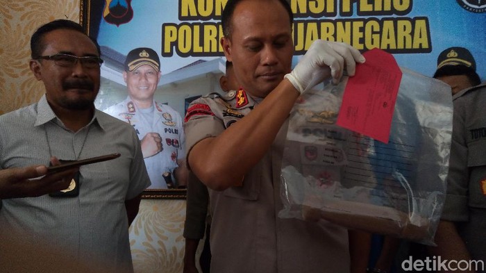 Barang bukti sex toys yang disita dari pembunuh dan pelaku kekerasan seksual sadis ke bocah SD di Banjarnegara