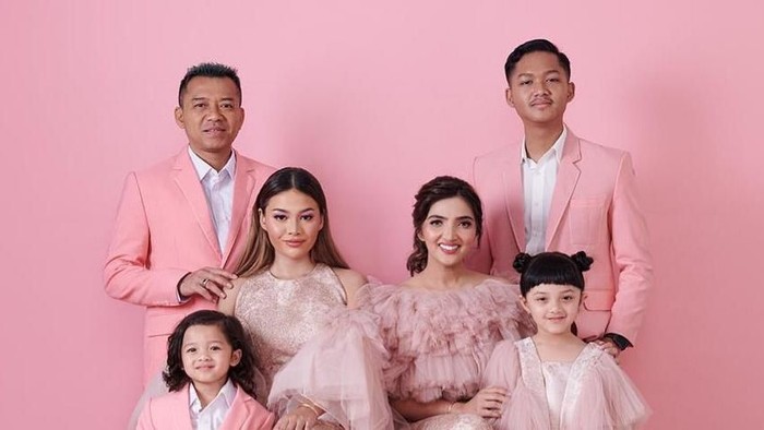 Keluarga Anang dan Ashanty.