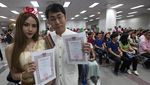 Puluhan Pasangan Thailand Ikut Nikah Massal di Hari Valentine