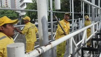 Dibutuhkan waktu 5 sampai satu minggu untuk mengecat keseluruhan JPO ini.