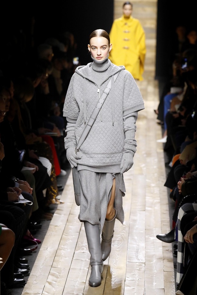 Fashion show Michael Kors menampilkan koleksi musim dingin di New York Fashion Week 2020, New York, Rabu [12/2/2020]. Photo by JP Yim/Getty Images.