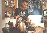Seniman Coffee Studio :  Kopi Lokal dan Creme Brule Berjodoh di Sini
